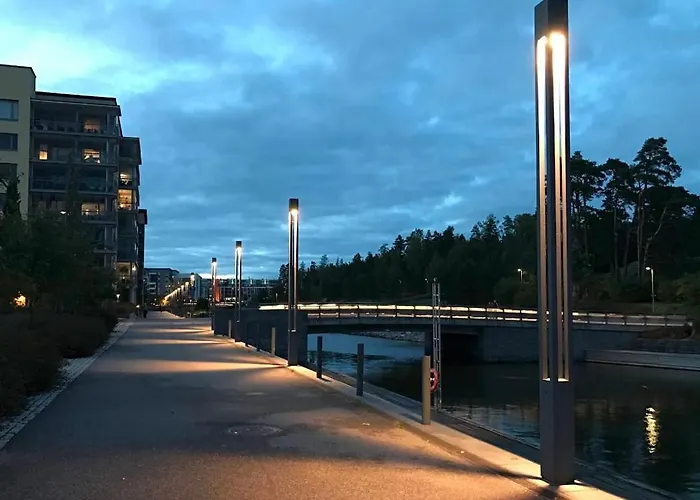 Modern Seaside - Metro & Market Nearby